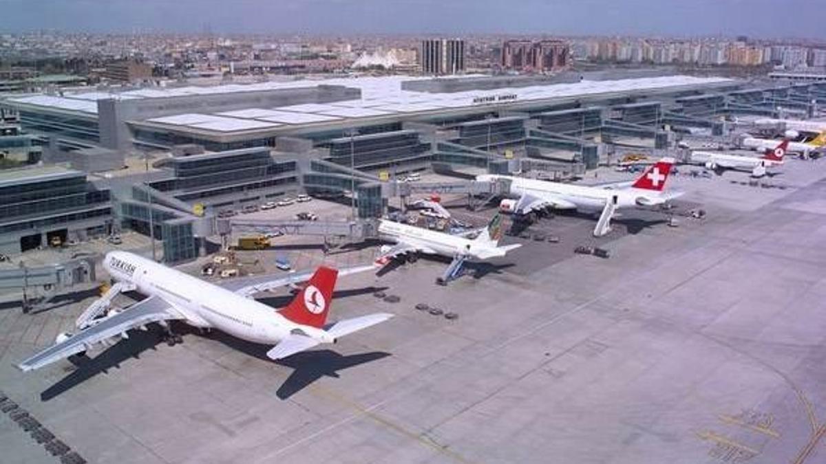 THY yolcuları "kayıp 400 Euro" için 45 dakika uçakta bekledi