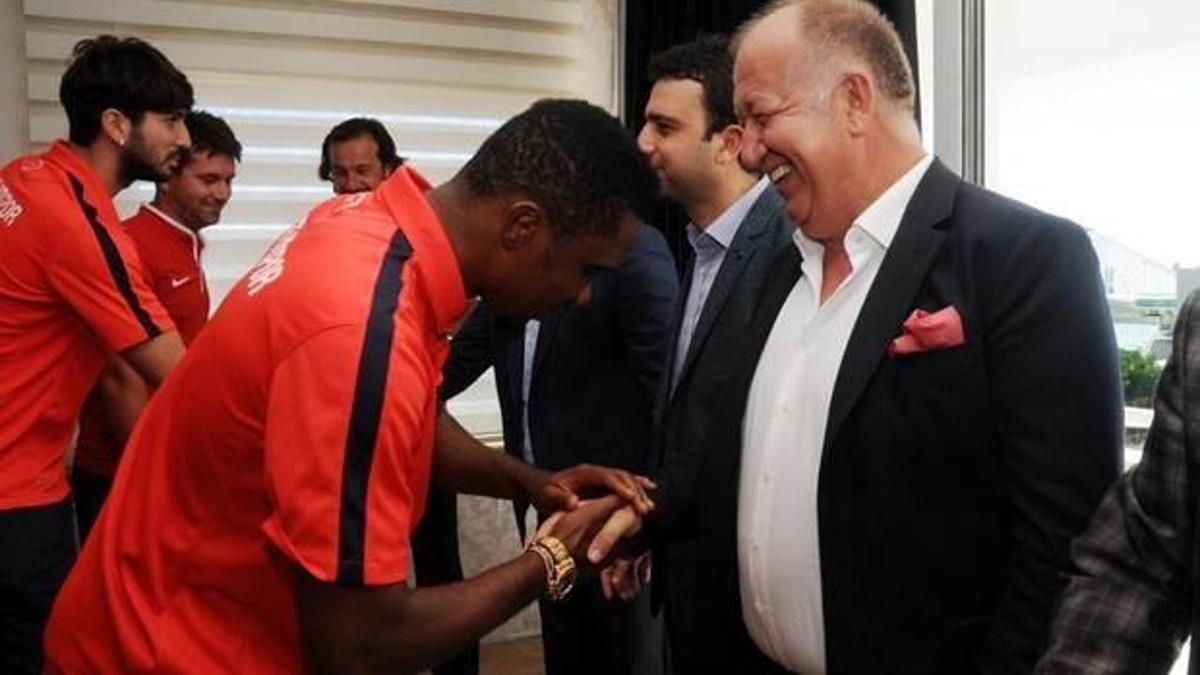 Başkandan Eto'o'ya bayram harçlığı