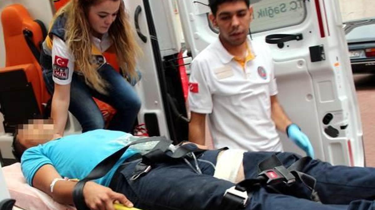 Lisede sınıf başkanı, sınıfa girmeyen öğrenciyi bıçakladı