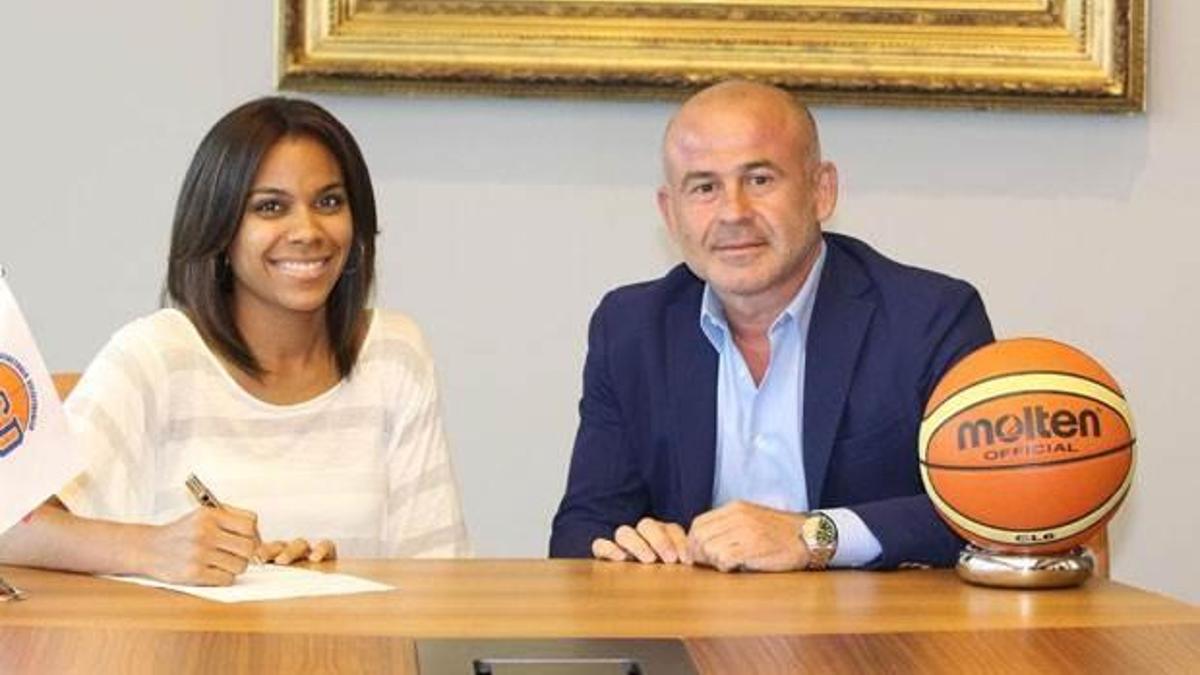 Lindsey Harding imzayı attı