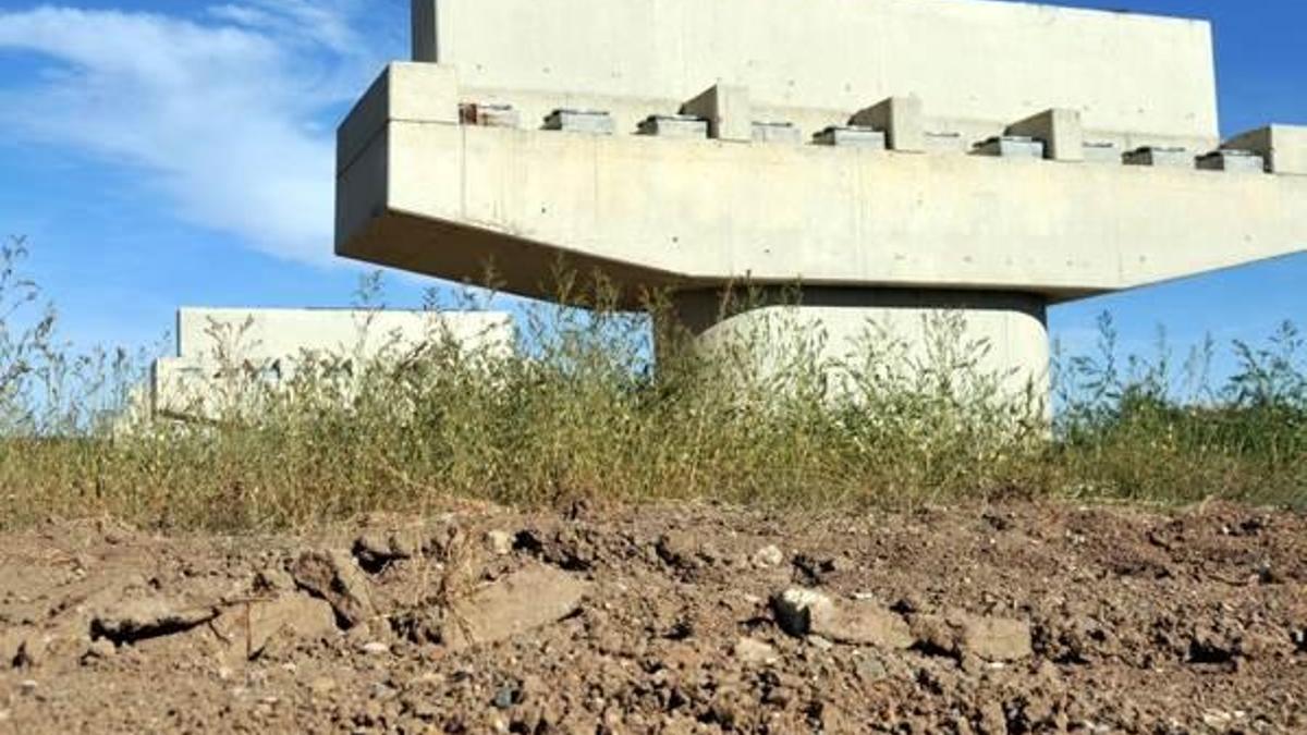 YHT güzergahı değişti, köprü ayakları boşta