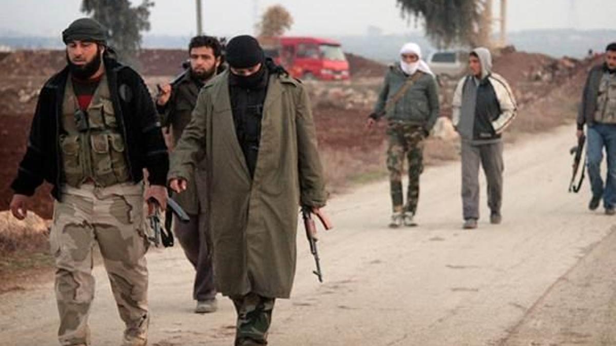 IŞİD militanları Suriye'deki ailelerini Irak'a tahliye etmeye başladı