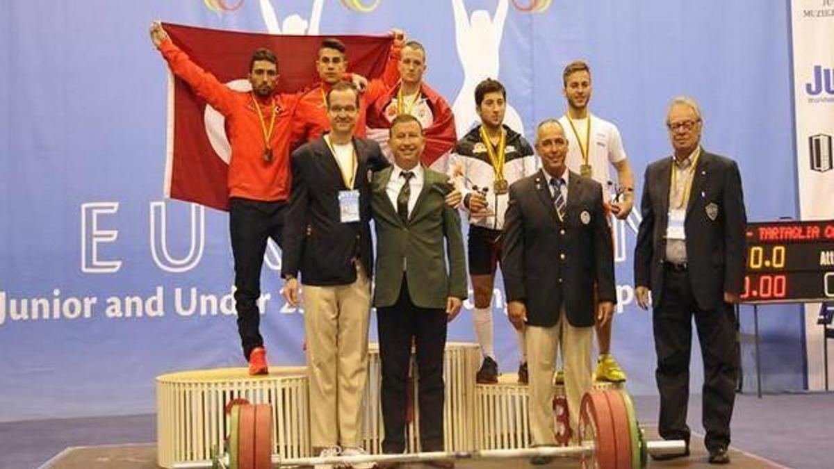Halterde madalya yağmuru