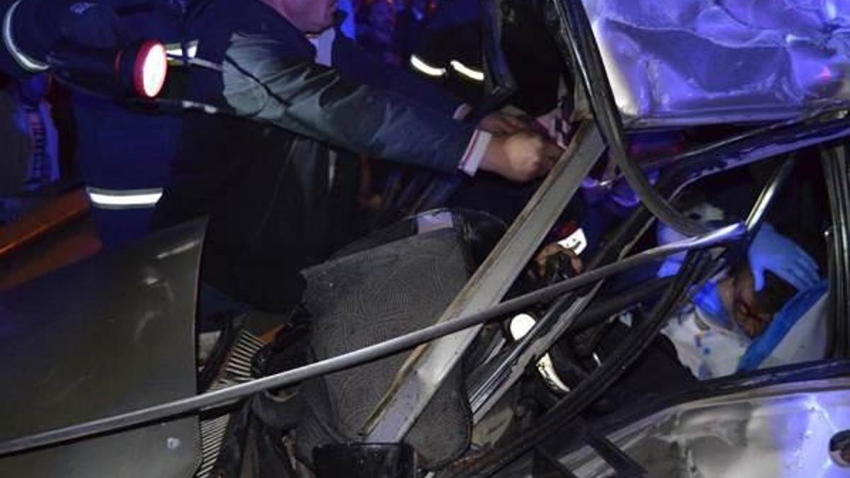 Manisa'da feci kaza! Otomobilden çıkanlar şoke etti