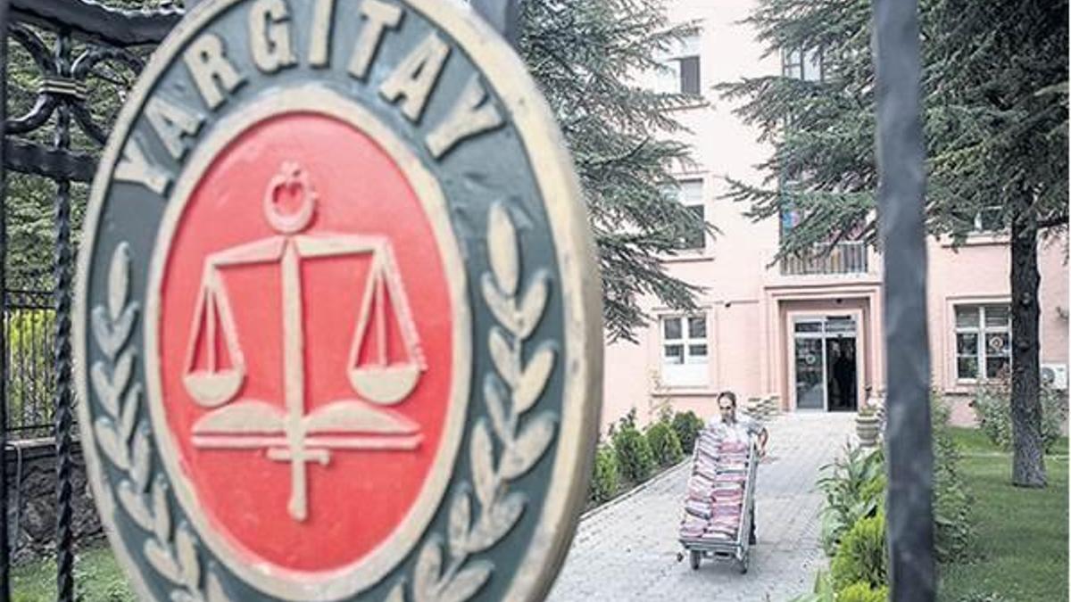 ‘Adalet pislik çukuruna batırıldı’