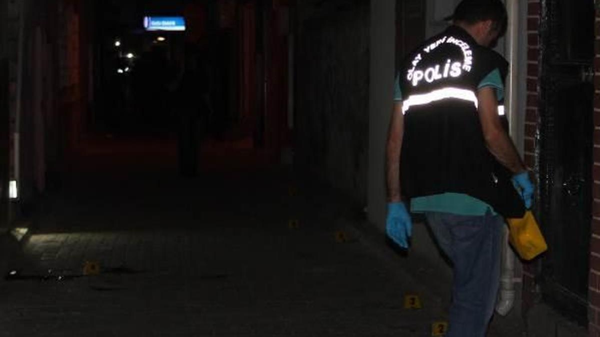 Boşandığı eşinin arkadaşını pompalı tüfekle öldürdü