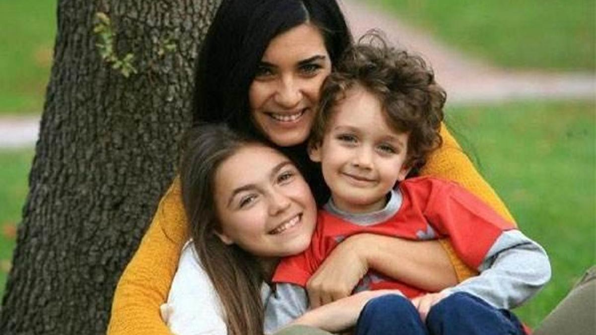 Tuba Büyüküstün gerçek annelik yaptı