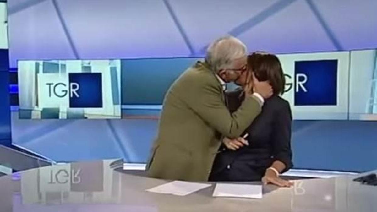 Spikerin dudaklarına yapıştı