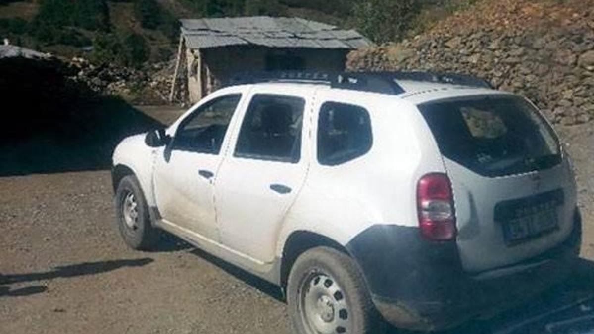 Hakkari'de VEDAŞ'a ait 2 araç ateşe verildi