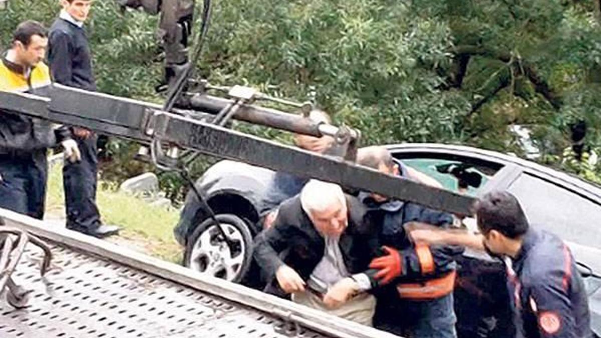 Mezarlık ziyaretinde ölümden döndüler