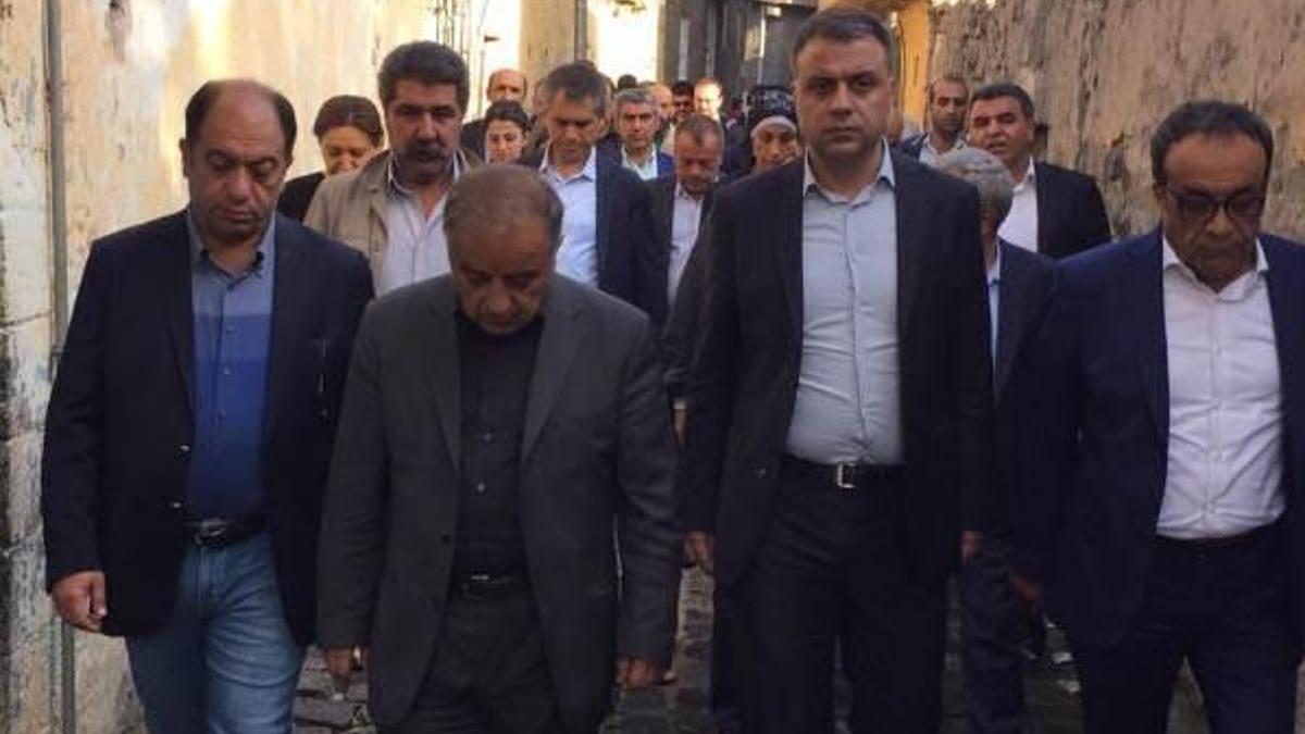 Polis eşliğinde Sur ilçesini gezdiler