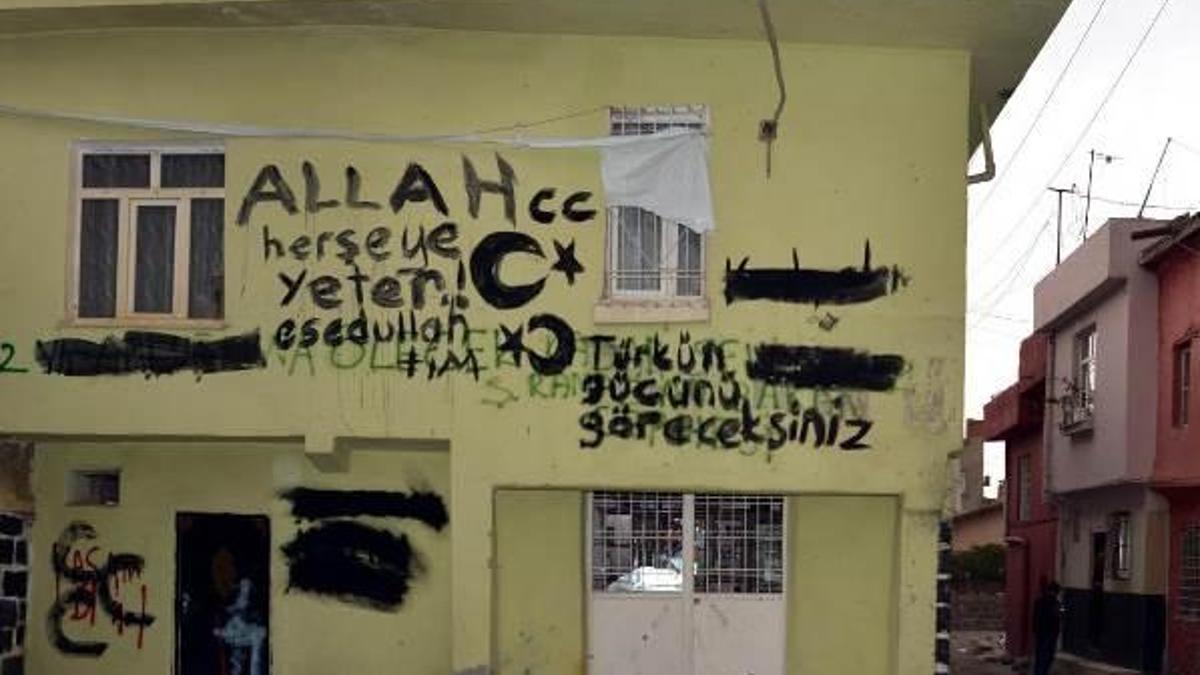 Sur'da dikkat çeken yazı