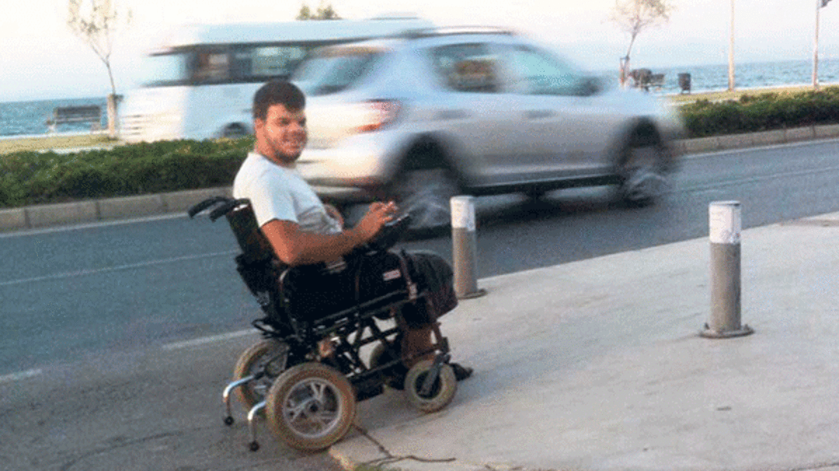 Engelli yolunu kapatan sürücüye 3 bin TL ceza