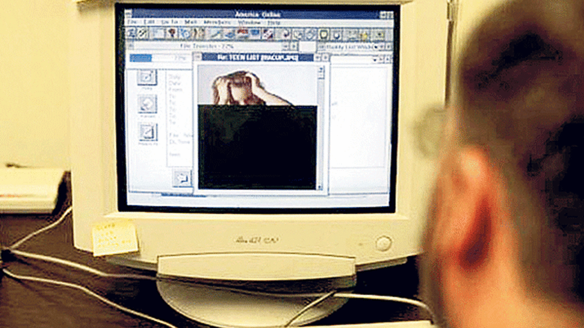 ‘İşyerinde porno izleme kovulma gerekçesi değil’