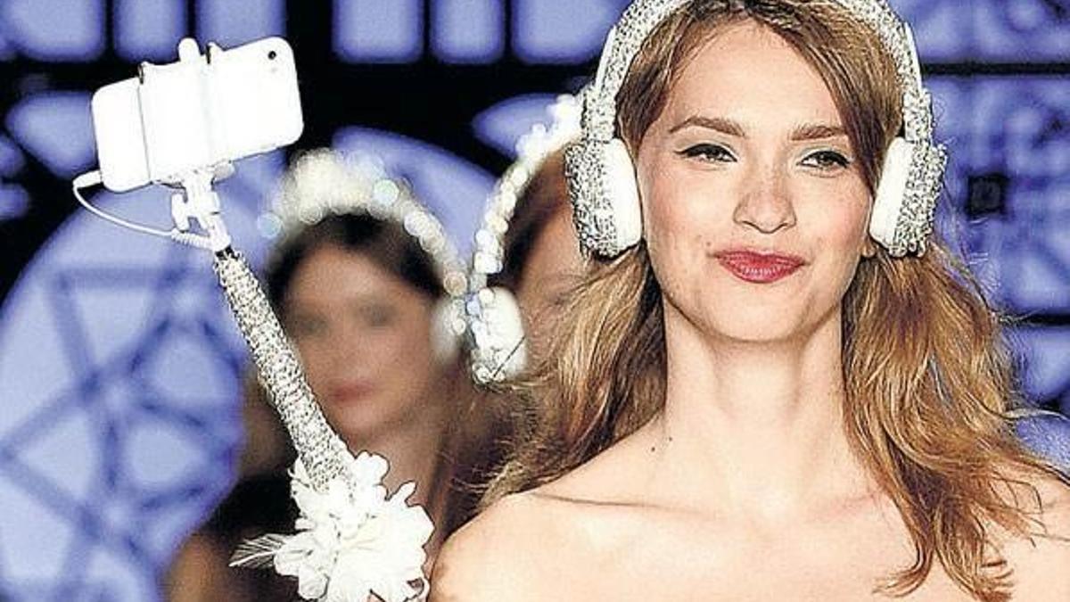 Gelinlerin selfie çubuğu çılgınlığı