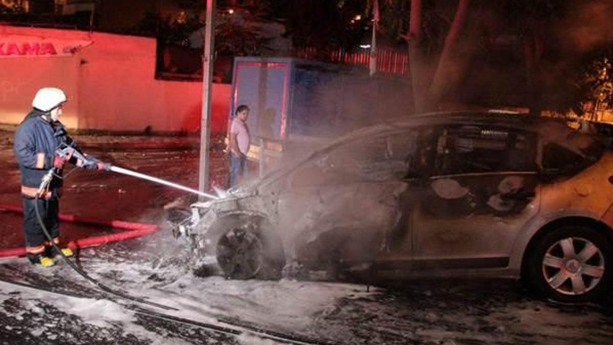 İstanbul’da 5 araç kundaklandı