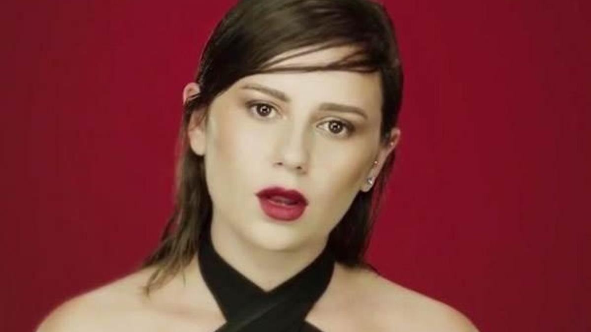 Ünlü şarkıcı evleniyor!