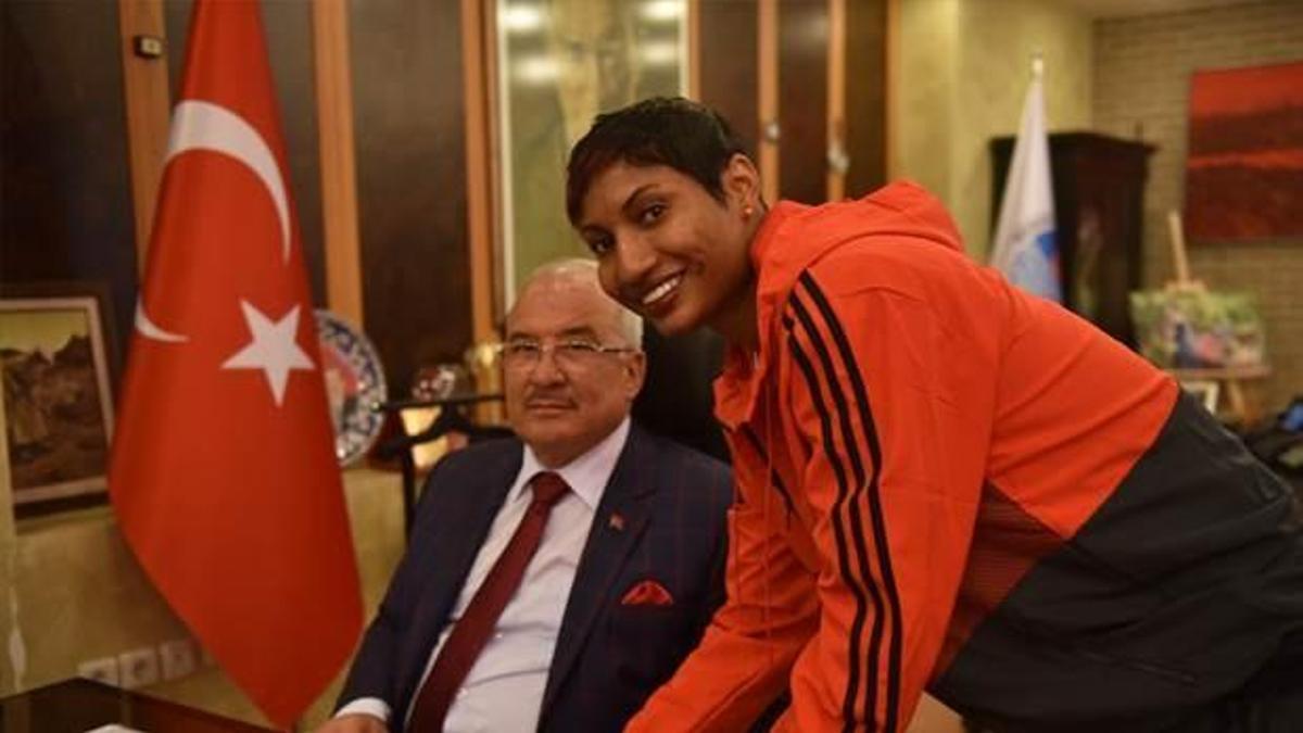 McCoughtry yeniden Türkiye’de