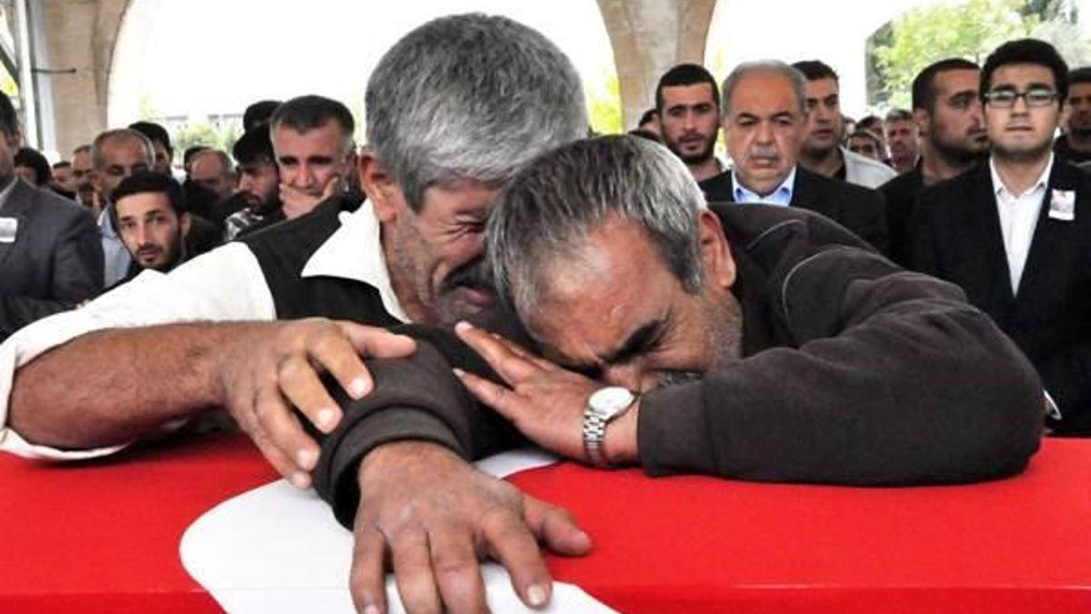 Şehit Kürtçe ağıtlarla uğurlandı