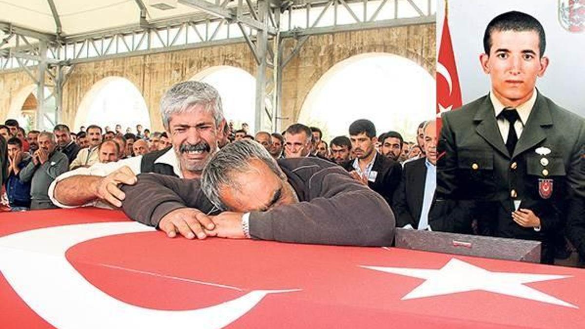 Kürtçe ağıtlarla uğurlandı