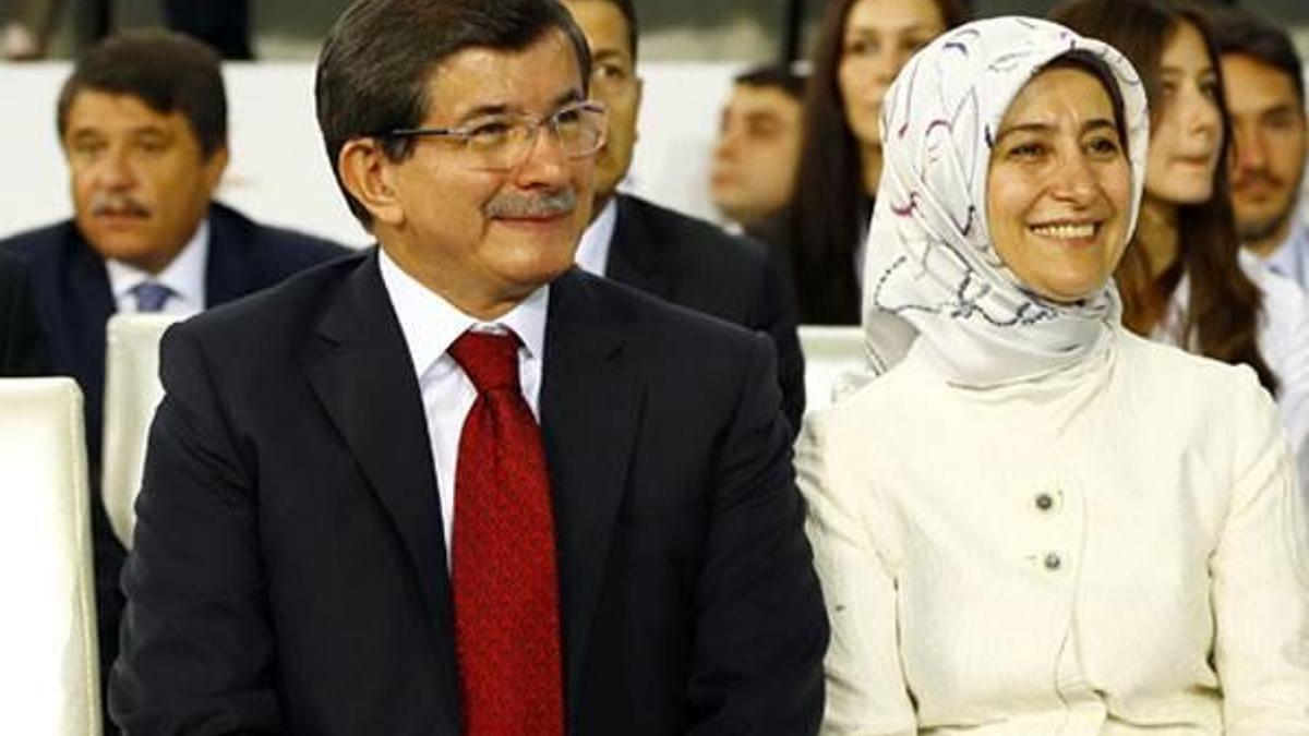 Başbakan Davutoğlu evinin kapılarını ilk kez açtı