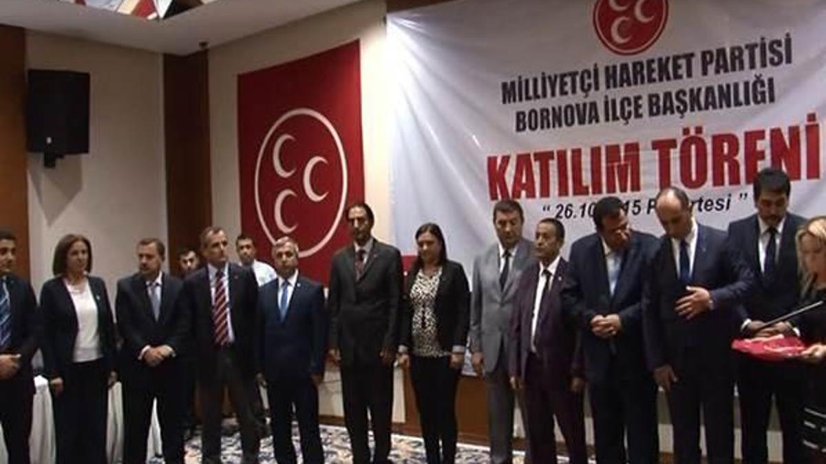 İzmir’de MHP’ye çeşitli siyasi partilerden yaklaşık yüz kişi katıldı