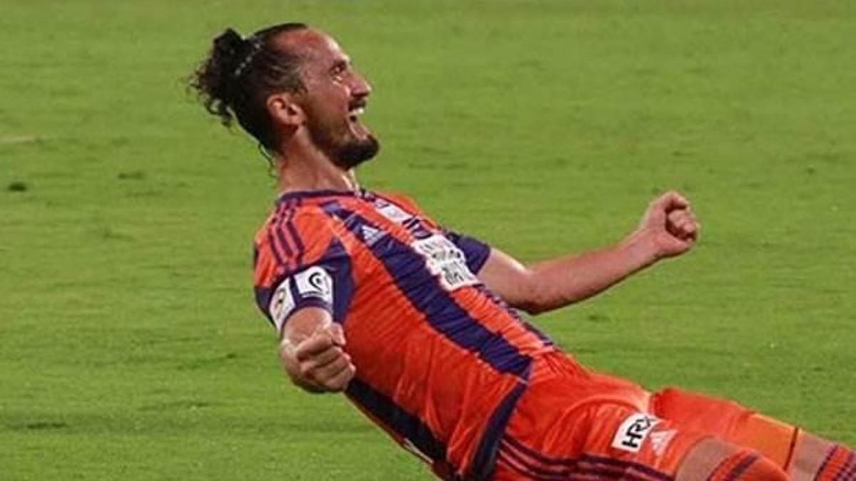 Tuncay asist yaptı Pune lider kaldı