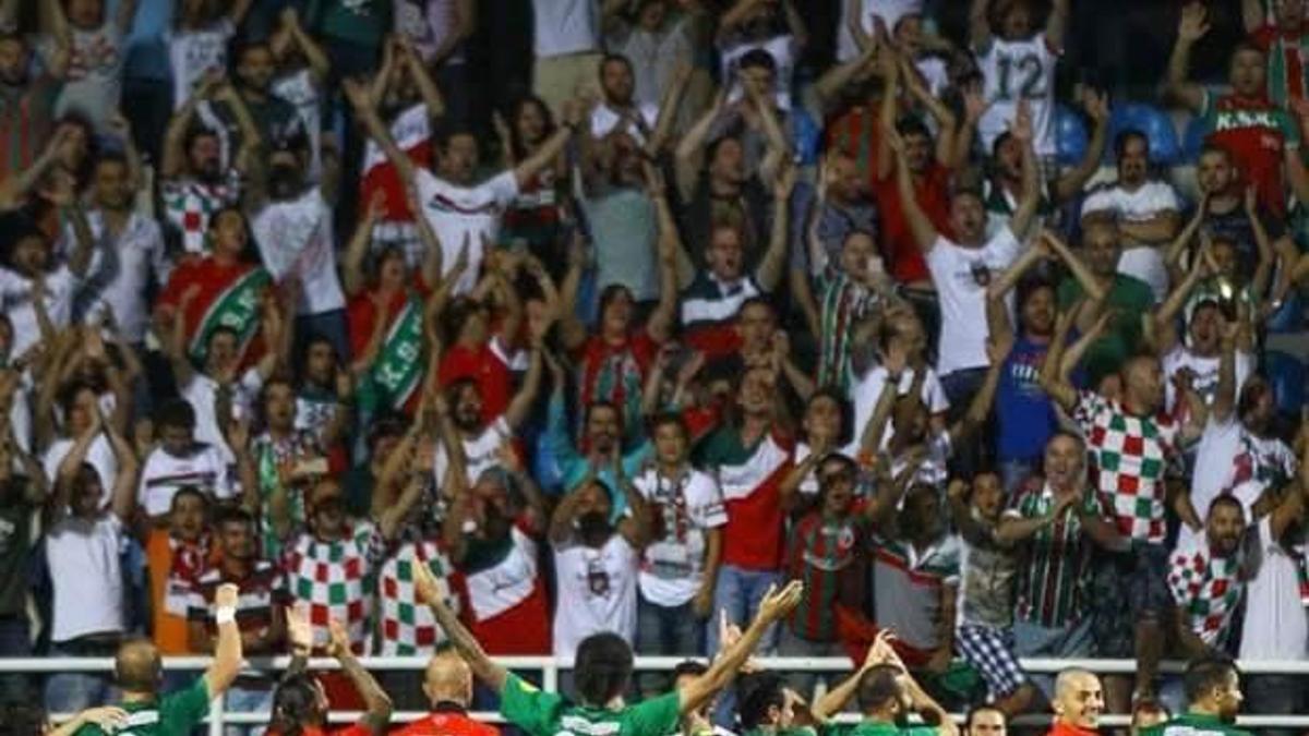 İzmir derbisinde tribünler  yarı yarıya