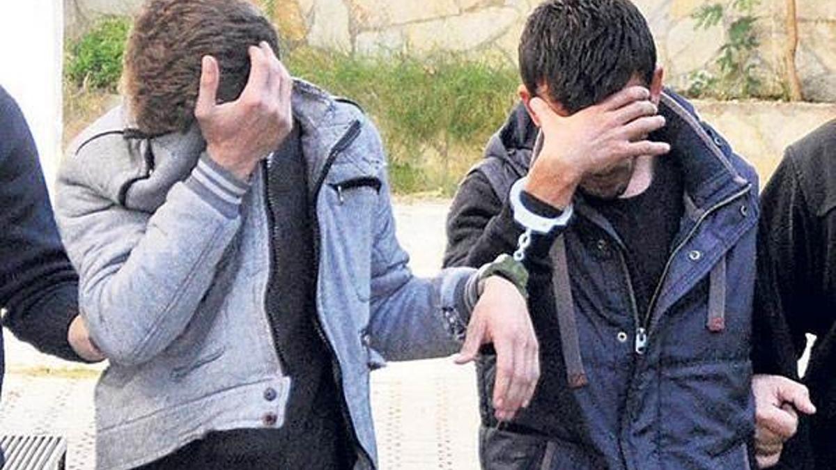 Kadın polisin çantasını çaldılar