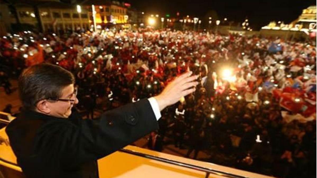 Davutoğlu'ndan 'balkon' konuşması