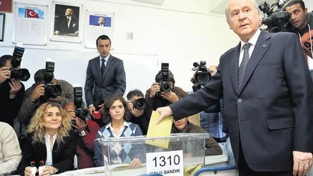 Seçmen MHP’yi sandıkla dövdü