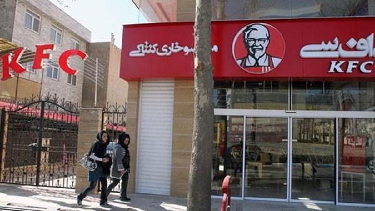 İran'da açılan fast food şubesi bir gün açık kaldı