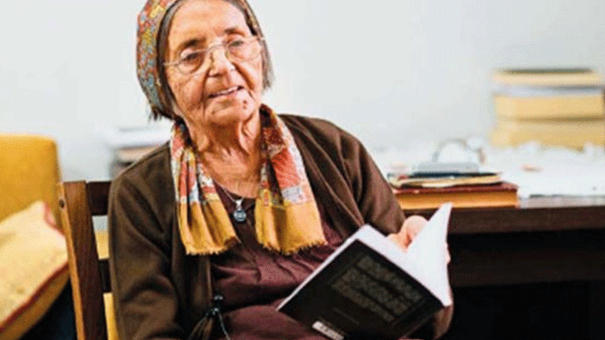 Şair Gülten Akın hayatını kaybetti