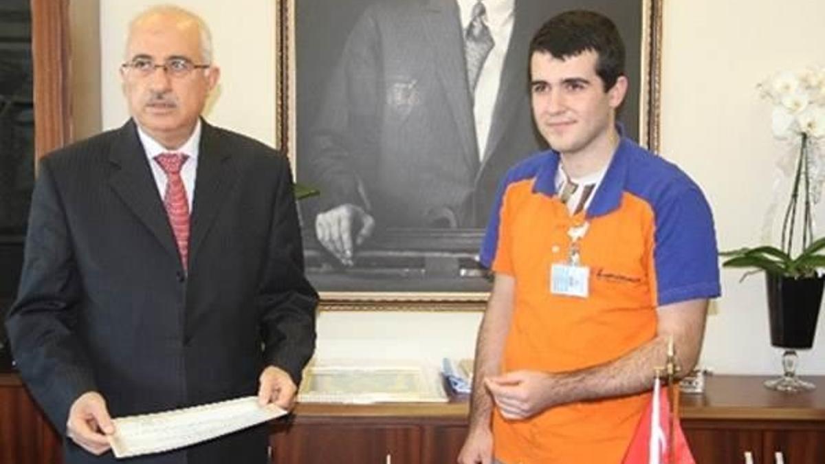 Tuvalette bulduğu 24 bin 500 euro'yu teslim etti