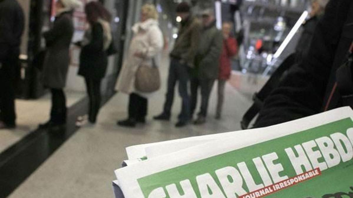 Charlie Hebdo, bu kez Mısır’da düşen uçakla ‘dalga geçti’