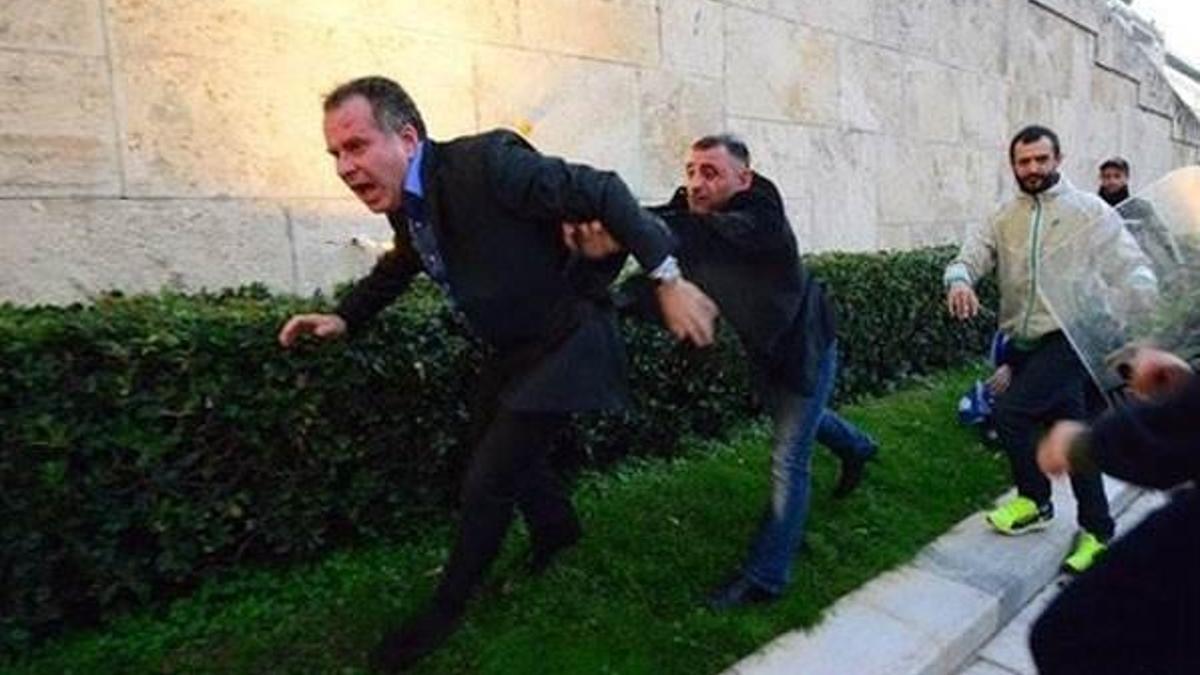 Milletvekili Kumuçakos, aşırı sağcıların saldırısına uğradı