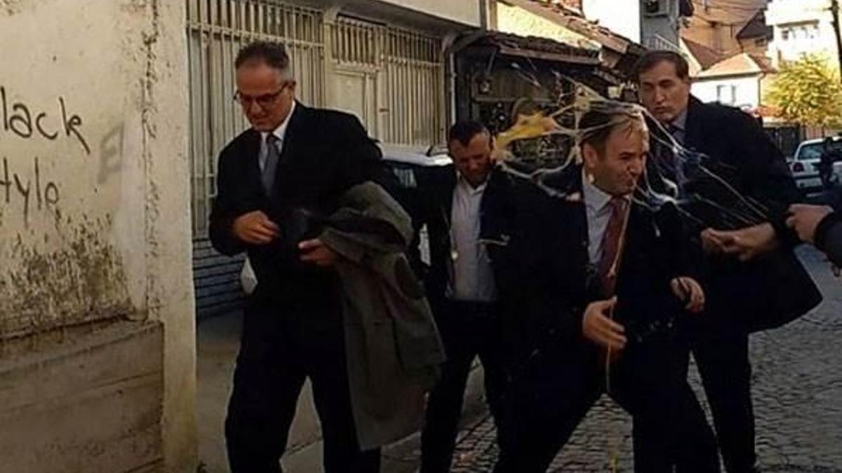 Bakan'a yumurtalı saldırı