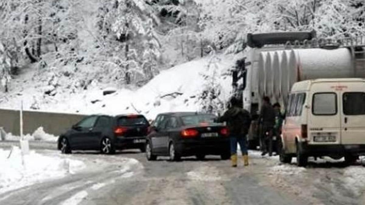 Ilgaz Dağı'nda kar ulaşımı aksattı