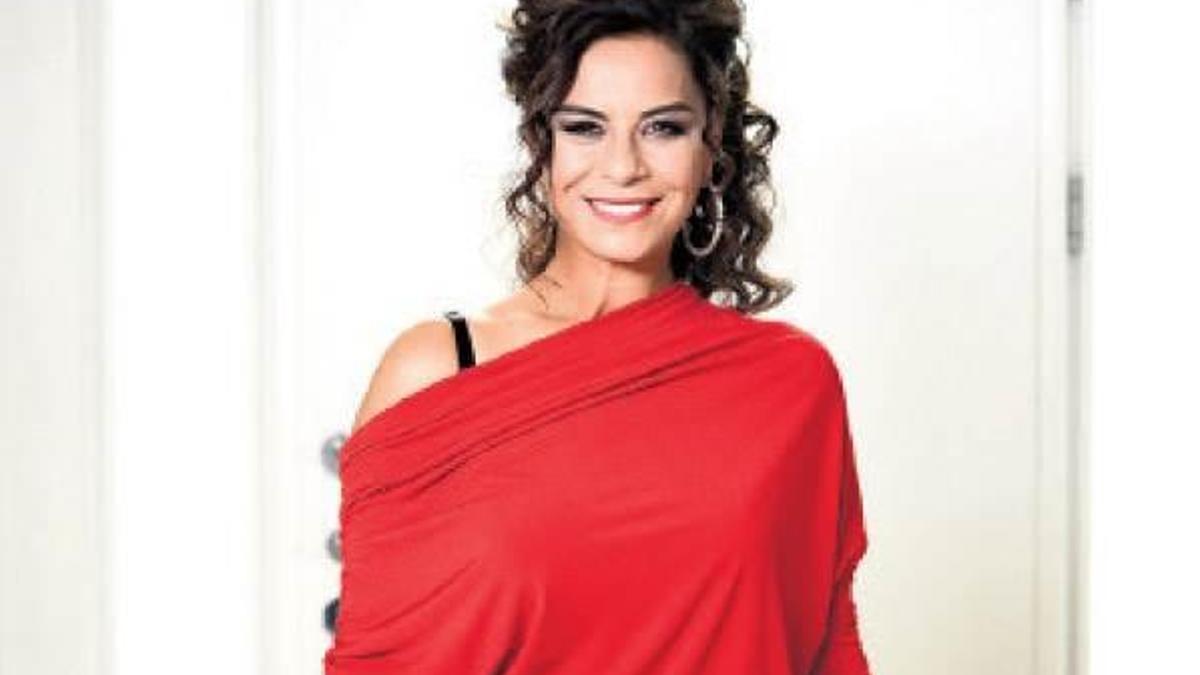Pavyon şarkıcısı oldu