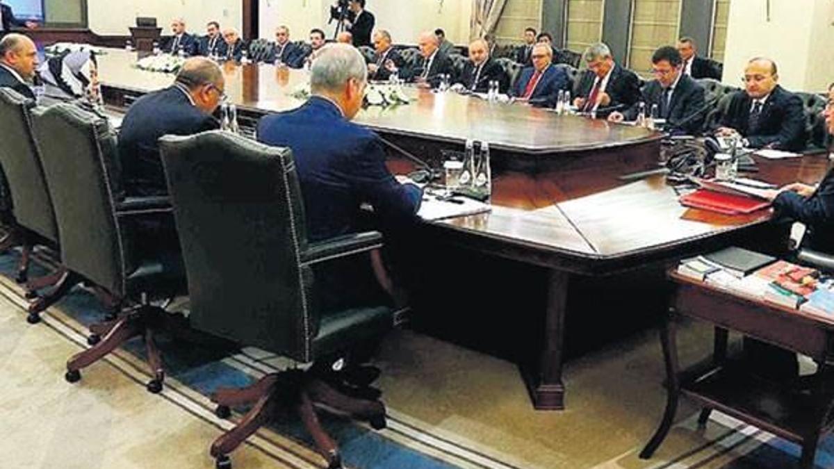 Geçici hükümet son toplantısını yaptı