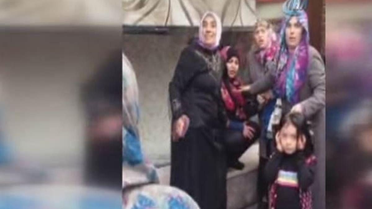 Kaçmak isteyen sahte gelinin altınları sokak ortasında söktüler