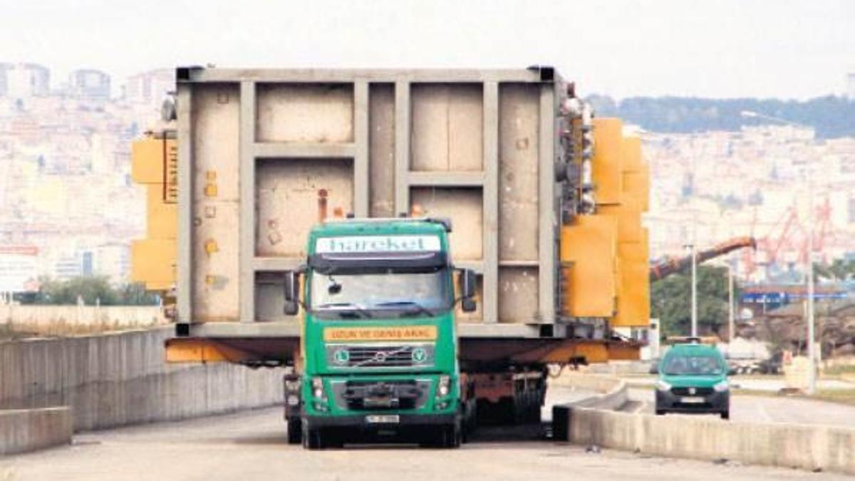 242 tonluk kazan 186 tekerlekli TIR ile taşınıyor