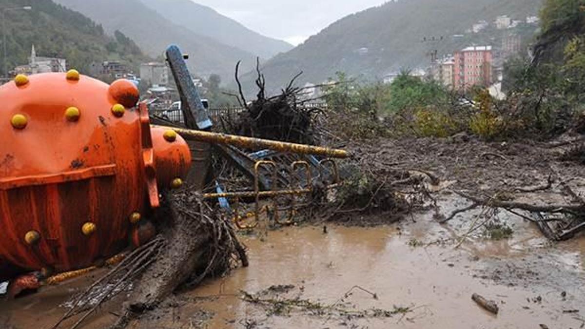 Artvin Borçka'da heyelan