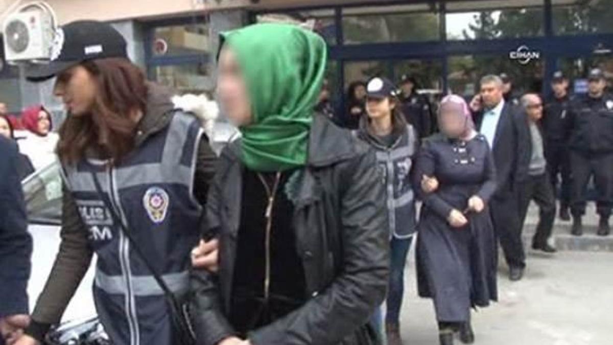 O kelepçeler çıktı