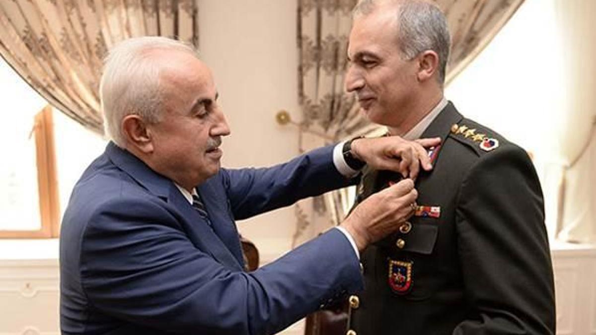 Vali’den Emniyet Müdürü ve Komutana altın