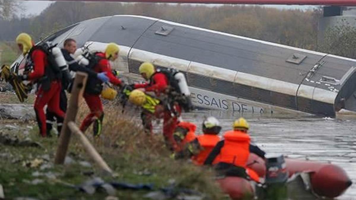Fransa'da hızlı tren raydan çıktı: 7 ölü!