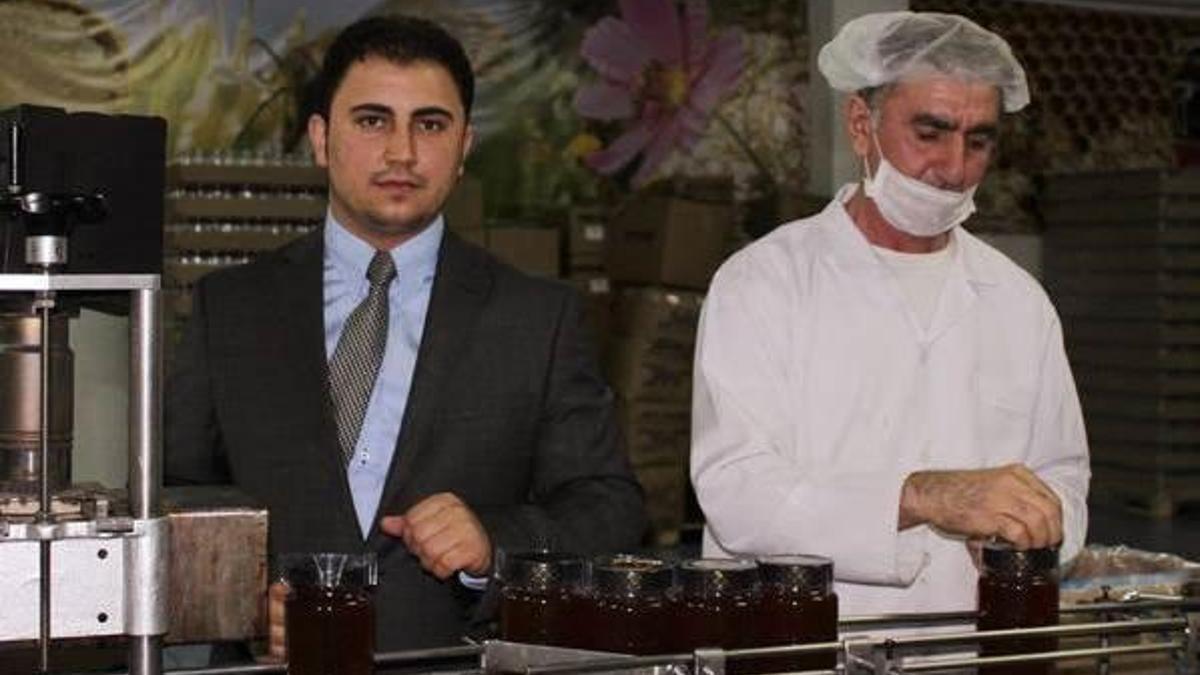 Ünlü bal satıcısı dolandırıcılıktan gözaltında