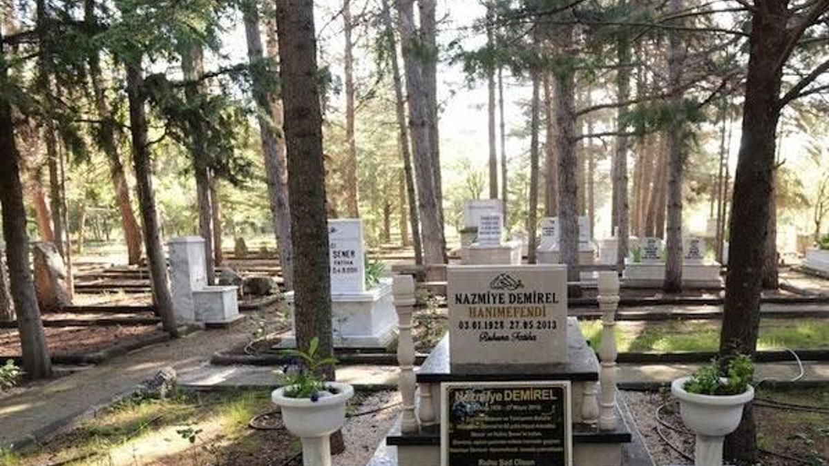 Süleyman Demirel'in mezarı 24 saat korunacak