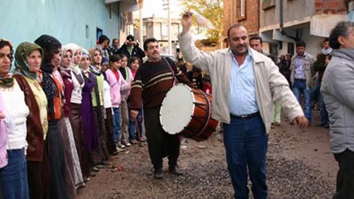 Davullu sokak düğününe izin