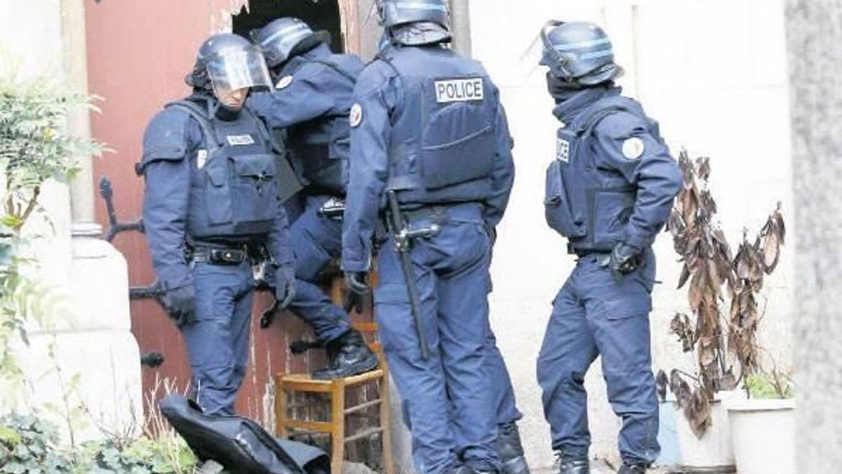 Paris katliamının beyni Ebayud evinde vuruldu